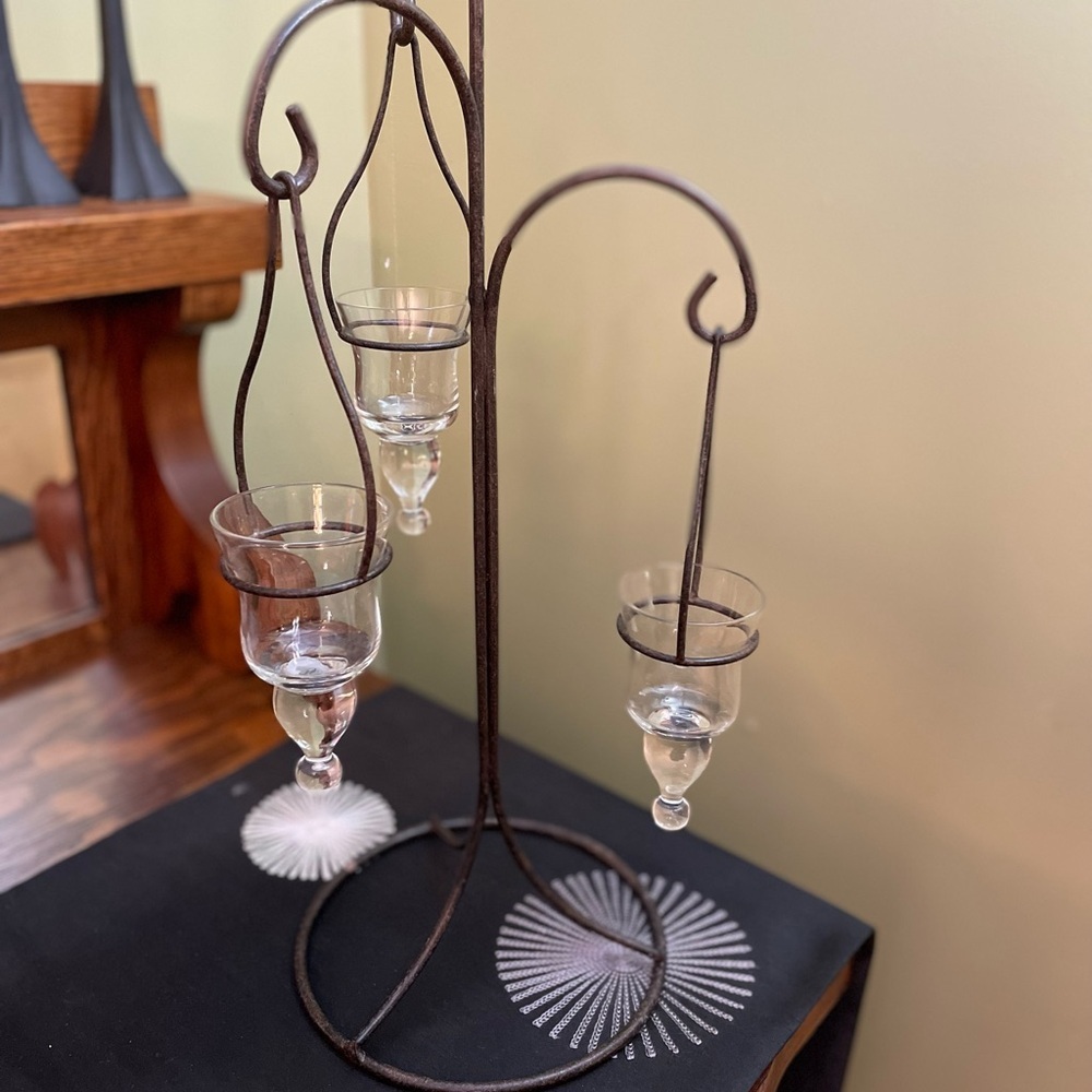 Elegant Black Metal Candle Holder - Picture 4 of 5